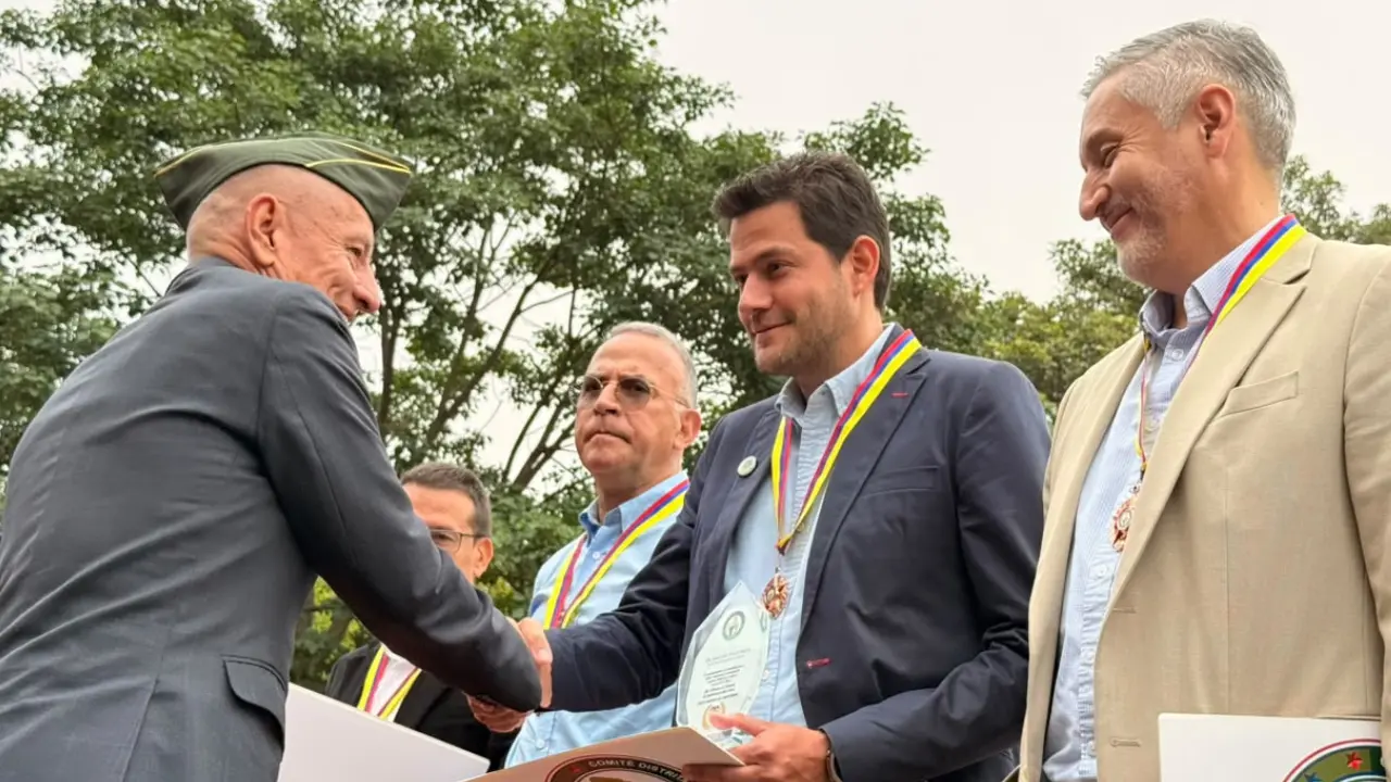 'Uno puede quitarse el uniforme, pero la vocación nunca se acaba': Medellín rinde homenaje a 66 veteranos 4 'Uno puede quitarse el uniforme, pero la vocación nunca se acaba': Medellín rinde homenaje a 66 veteranos