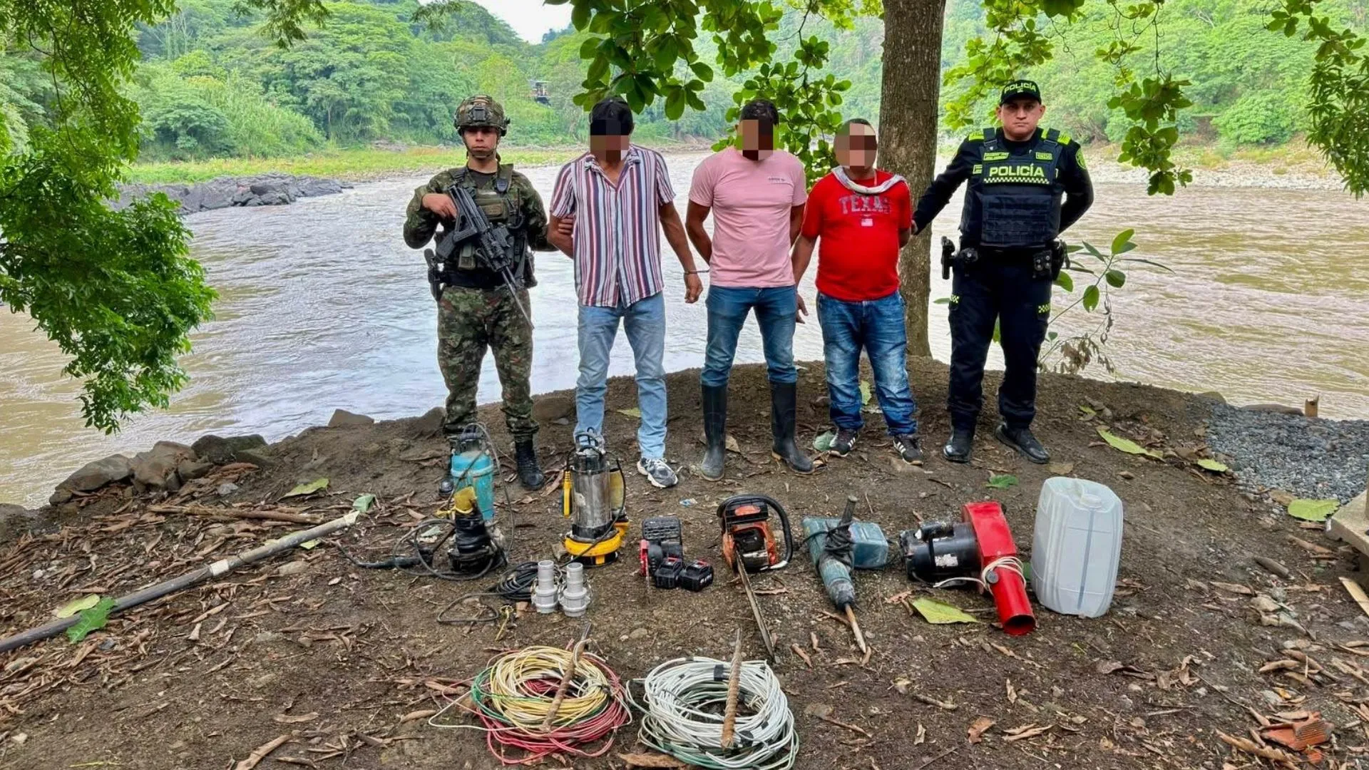 Inutilizaron socavón de minería ilegal en La Pintada: tres personas fueron capturadas