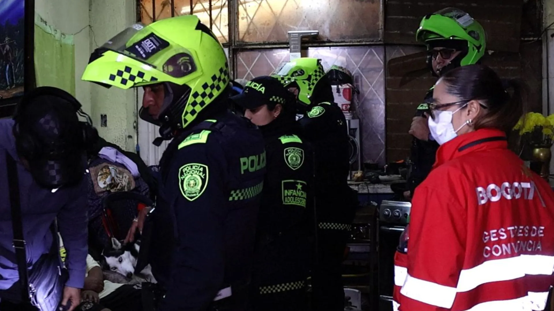 Hacinamiento, drogas y 13 menores vulnerables: así fue el operativo en la ‘Casa del Terror’ de Suba 3 Hacinamiento, drogas y 13 menores vulnerables: así fue el operativo en la ‘Casa del Terror’ de Suba