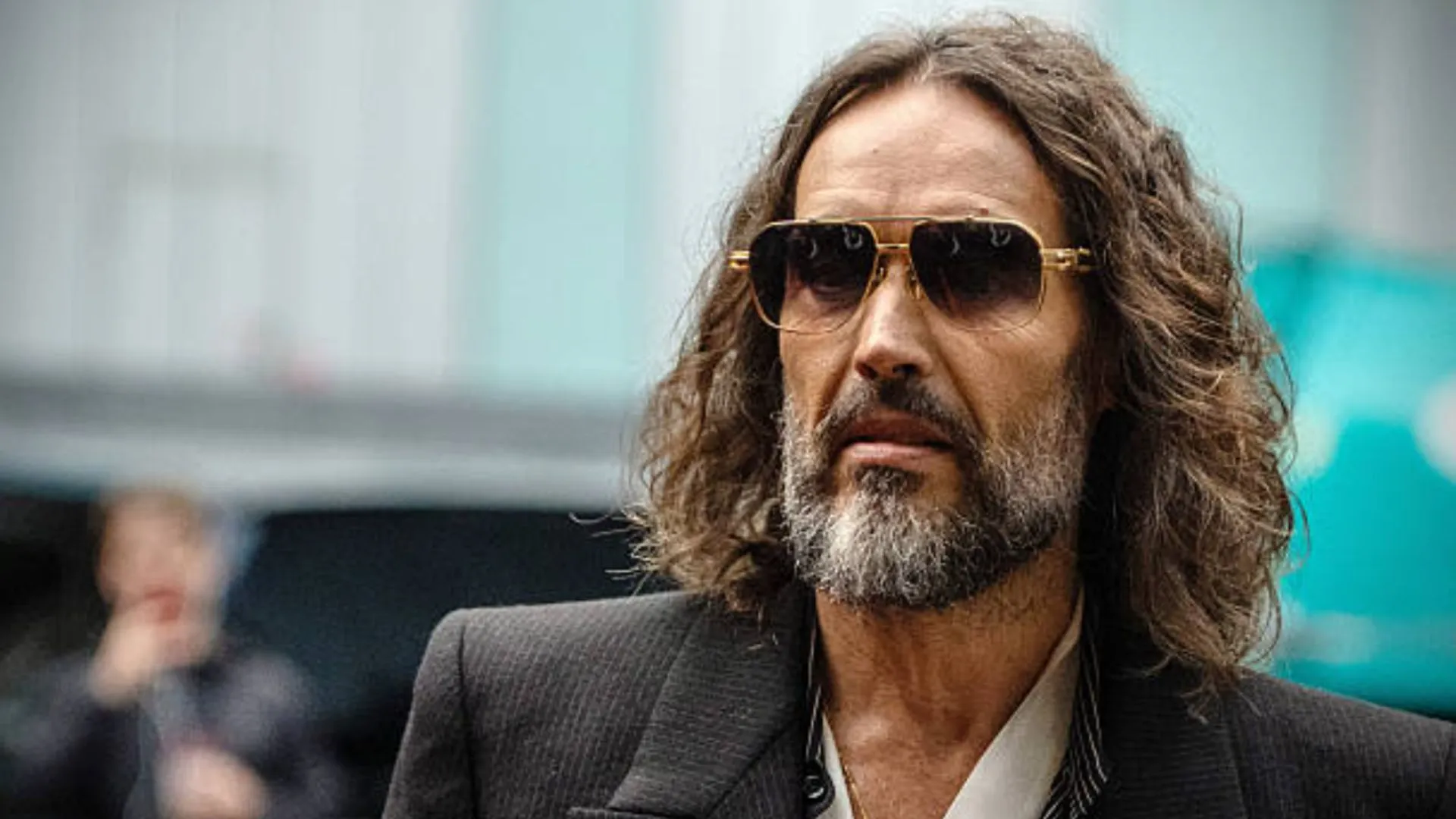 El actor Russell Brand enfrenta juicio en Londres por siete cargos sexuales contra seis mujeres