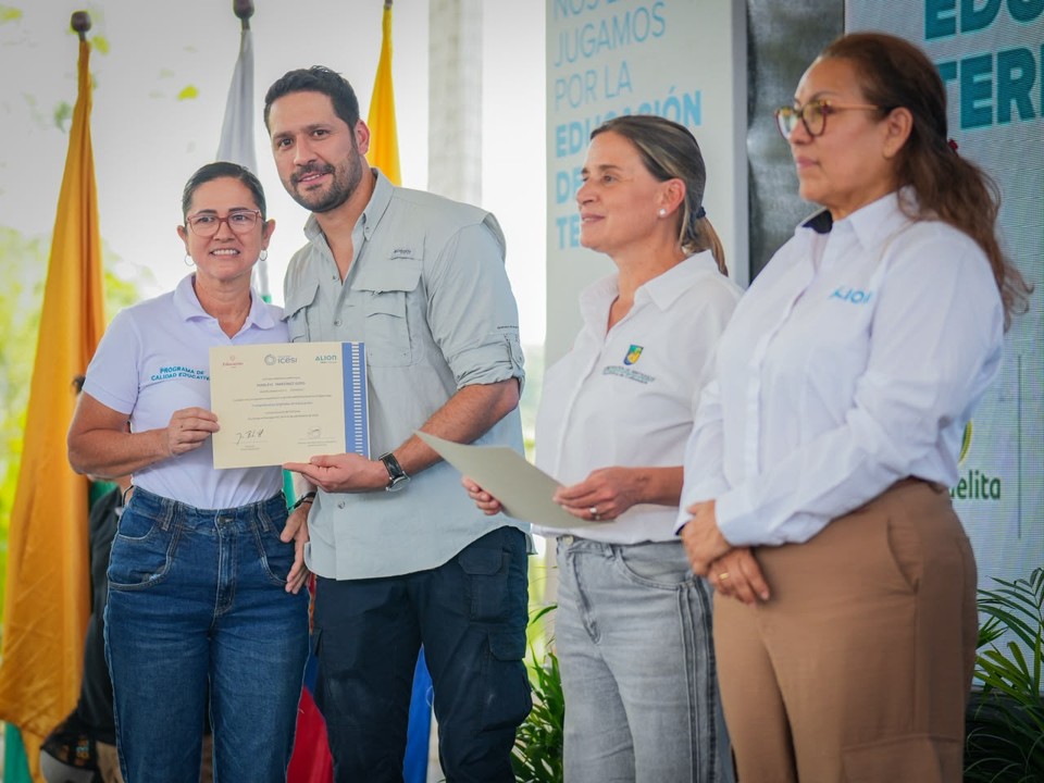 Sonsón, pionero en Antioquia: un computador por estudiante en una escuela rural 12 SONSON RURAL COMPUTA11