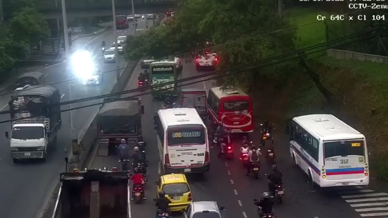 ¡Trancón en la Autopista Norte! Siniestro a la altura del Parque Juanes