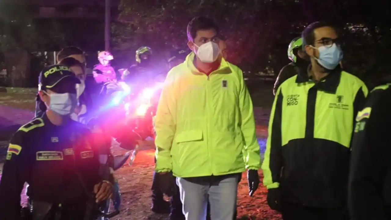 Les tumbaron 6 mil cambuches: así son los operativos en Medellín donde también salieron 75 armas 5 Les tumbaron 6 mil cambuches: así son los operativos en Medellín donde también salieron 75 armas