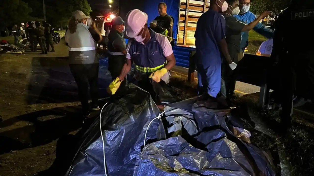 Les tumbaron 6 mil cambuches: así son los operativos en Medellín donde también salieron 75 armas 2 Les tumbaron 6 mil cambuches: así son los operativos en Medellín donde también salieron 75 armas