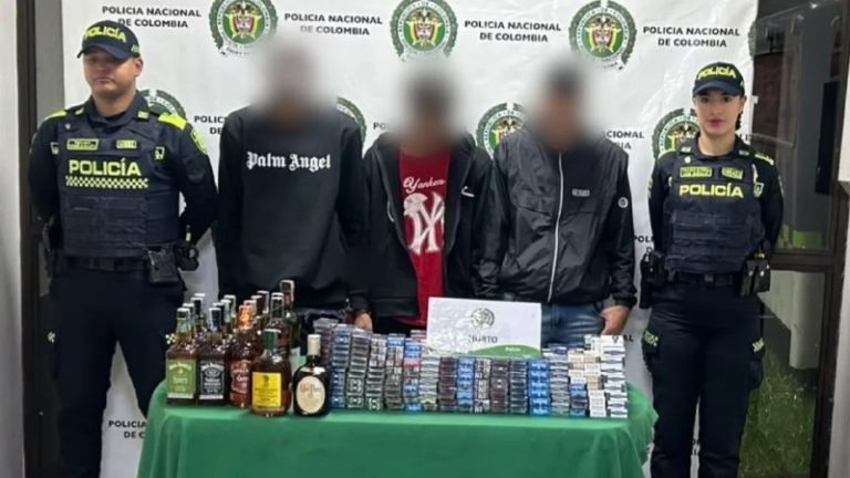¿Iban a armar la fiesta? Cogieron a ladrones que se metieron a una tienda a robar solo cigarrillos y licor