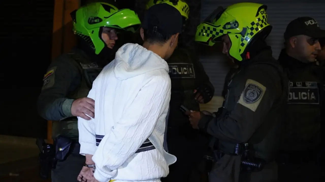 ¡Megaoperativo! Les cayeron a cinco plazas de vicio en el Barrio Antioquia y hallaron más de 10 mil dosis 3 ¡Megaoperativo! Les cayeron a cinco plazas de vicio en el Barrio Antioquia y hallaron más de 10 mil dosis