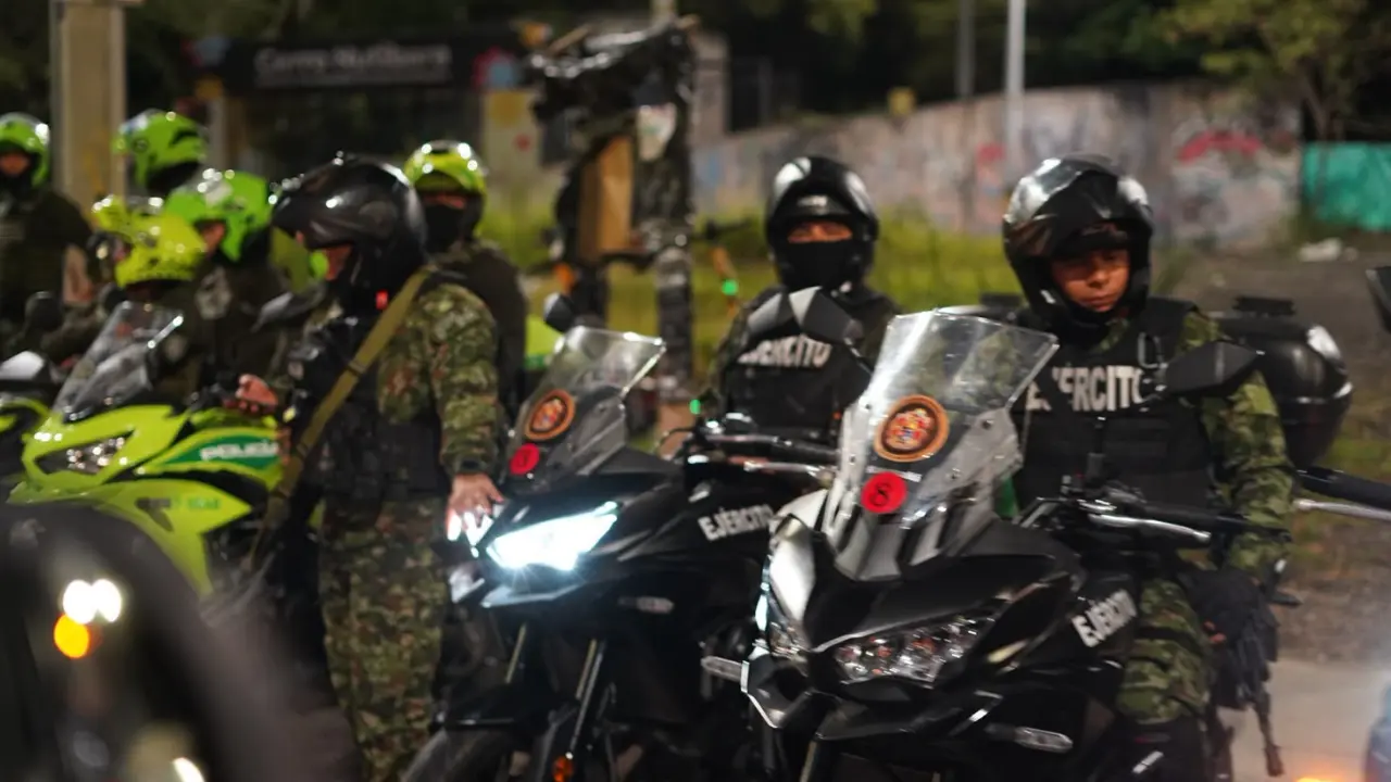¡Megaoperativo! Les cayeron a cinco plazas de vicio en el Barrio Antioquia y hallaron más de 10 mil dosis 1 ¡Megaoperativo! Les cayeron a cinco plazas de vicio en el Barrio Antioquia y hallaron más de 10 mil dosis