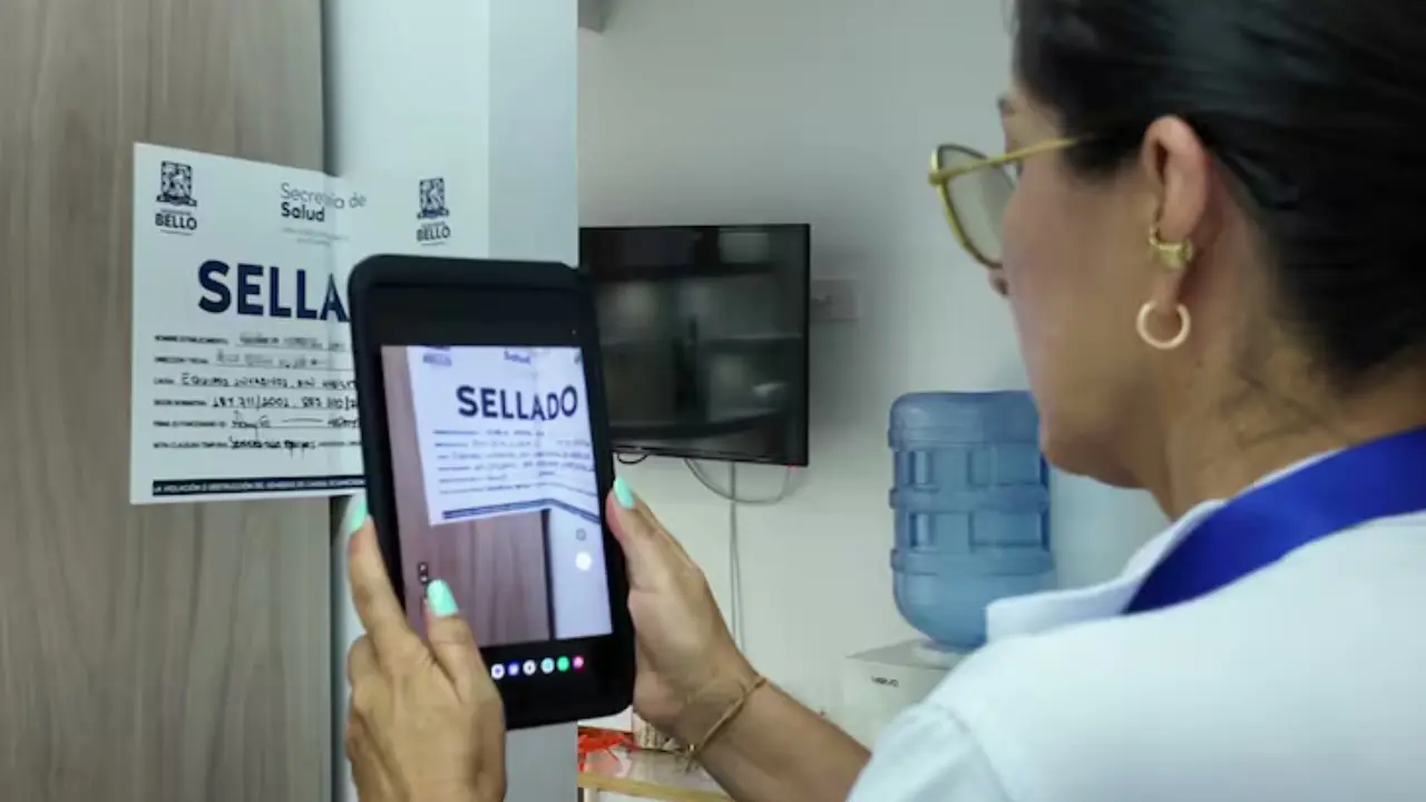 ¡Hacían tratamientos médicos sin estar autorizados! Sellan dos centros estéticos en Bello