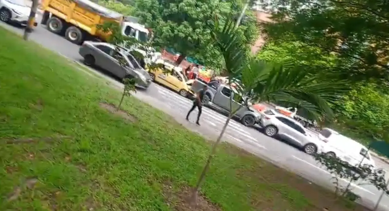 ¡Curioso choque múltiple en la vía a San Cristóbal! Cinco carros se dieron «por detrás» 1 ¡Curioso choque múltiple en la vía a San Cristóbal! Cinco carros se dieron «por detrás»