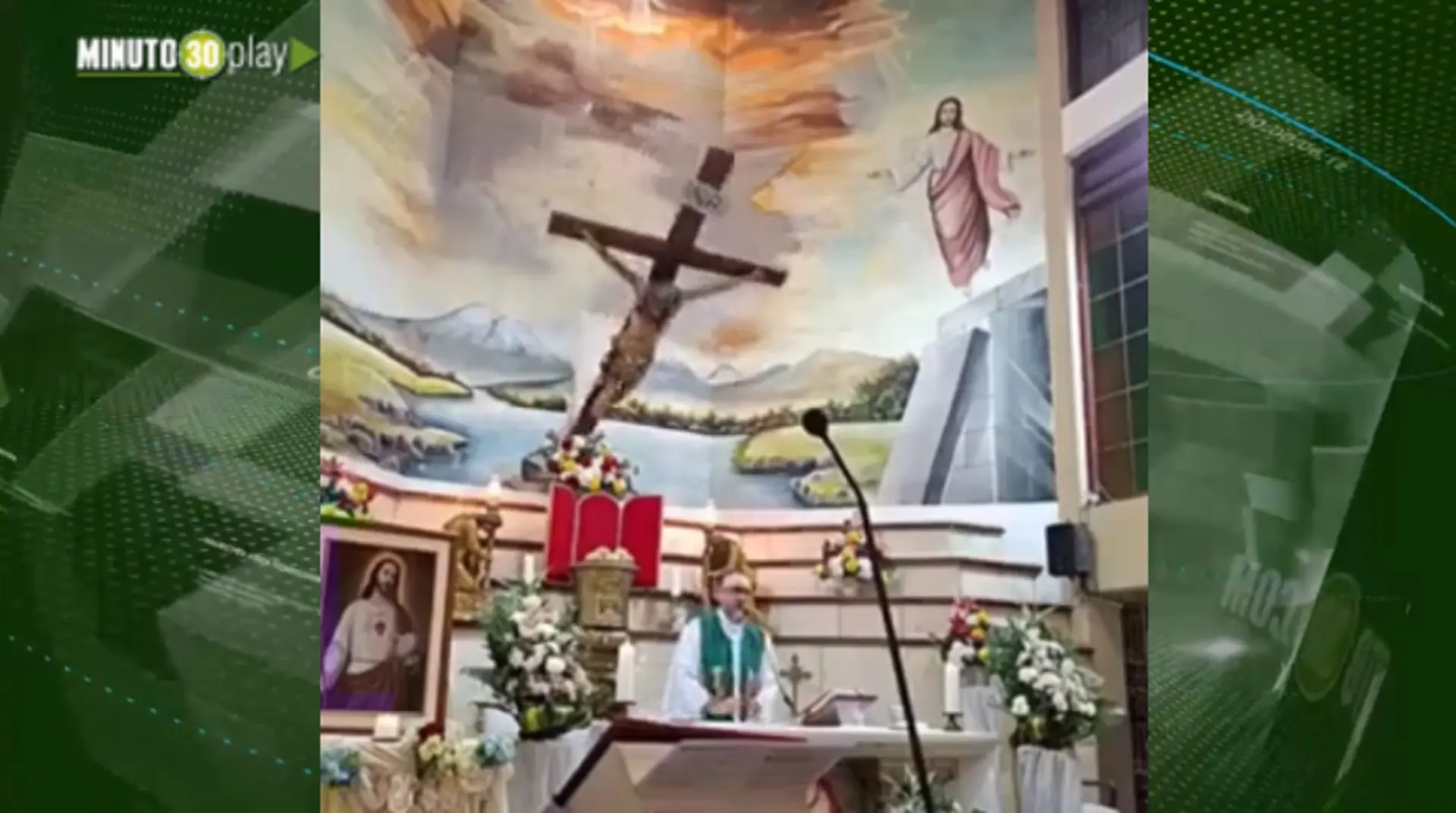 ¡Tragedia en plena misa! Sacerdote murió al caerle una enorme cruz de madera en Guayaquil 1 ¡Tragedia en plena misa! Sacerdote murió al caerle una enorme cruz de madera en Guayaquil