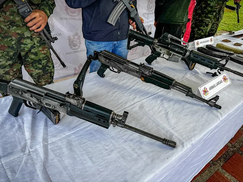 Le desertaron a «Iván Mordisco» en Antioquia: dos menores recuperados y un excombatiente con armas se entregó 3 ejercito1