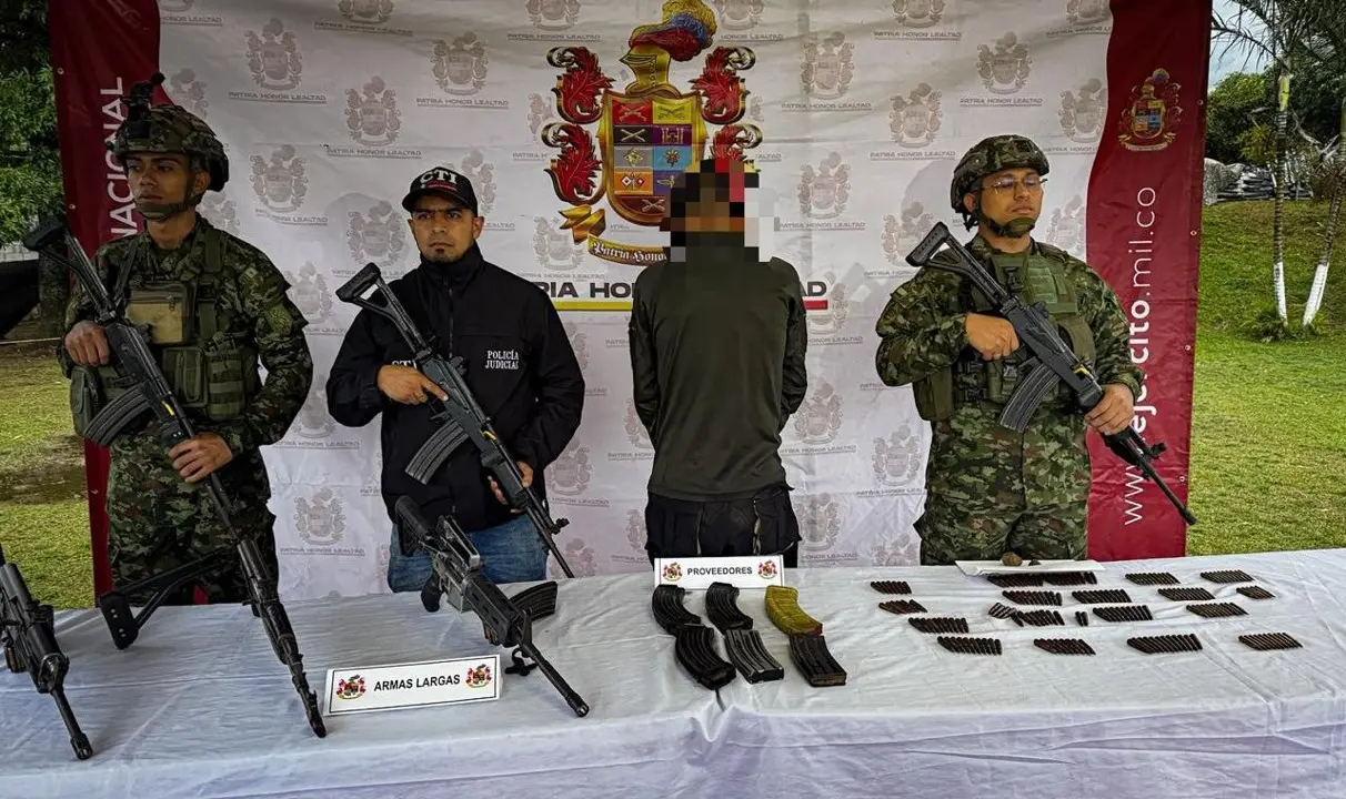 Le desertaron a «Iván Mordisco» en Antioquia: dos menores recuperados y un excombatiente con armas se entregó 2 ejercito2