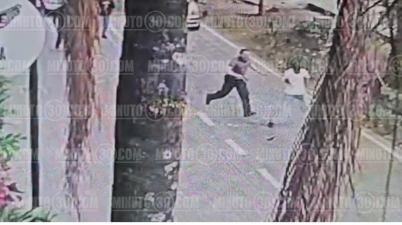 Intento de fleteo en el centro de Medellín termina con un presunto delincuente dado de baja por agentes de la Fiscalía 2 fletero dado de baja med