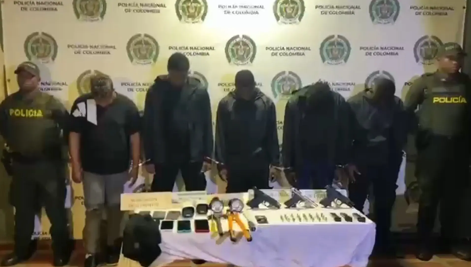 Con pasamontañas, pistolas y una cizalla: capturados cuando intentaban saquear corresponsal bancario en Quibdó 1 ladrones de sucursal bancaria en quibdo,
