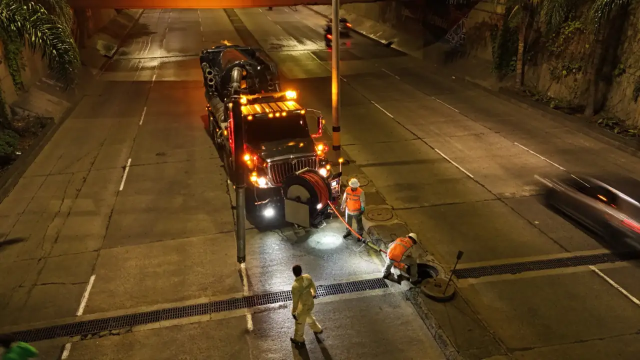 ¡Para que no se inunden! Medellín limpia 15 soterrados viales por lluvias 3 ¡Para que no se inunden! Medellín limpia 15 soterrados viales por lluvias