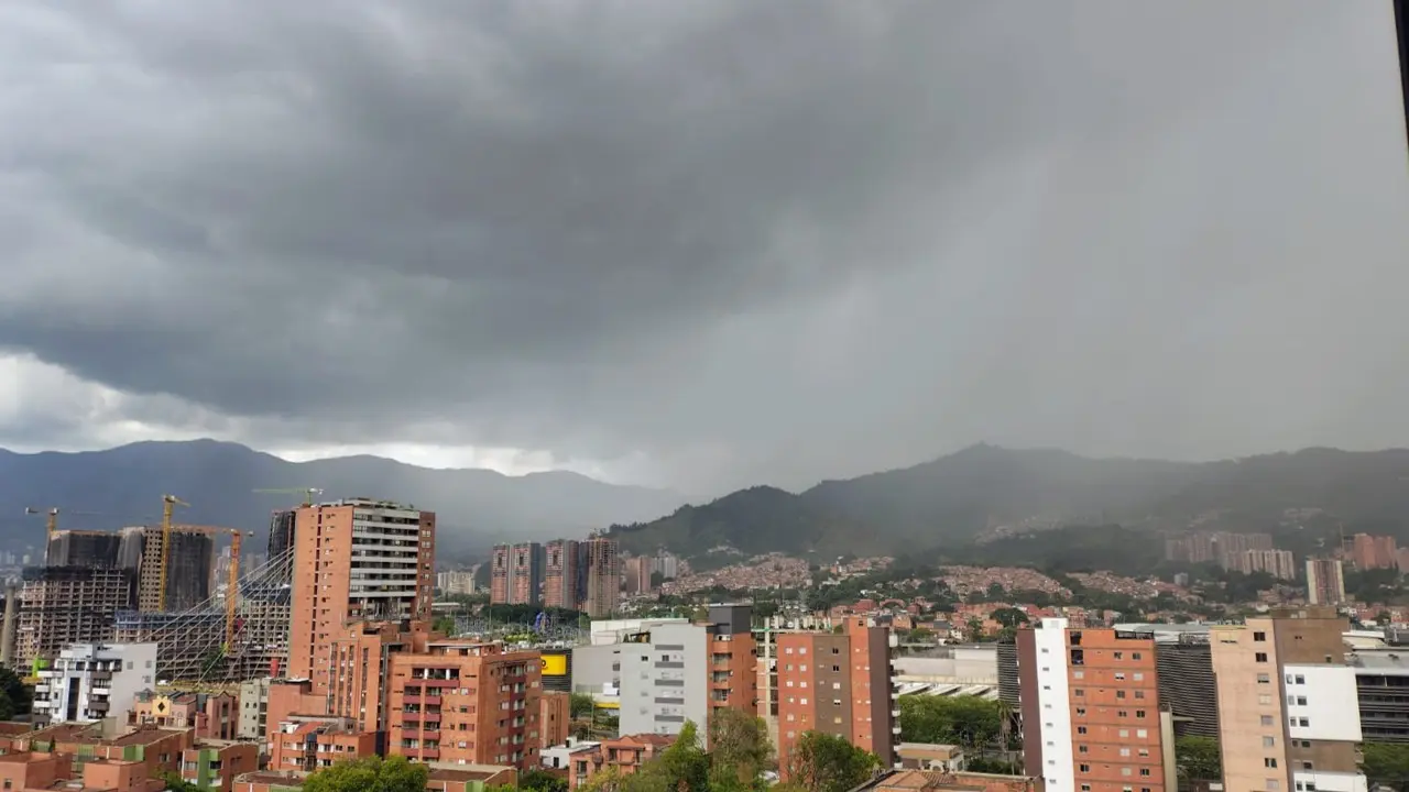 Tarde de lluvias y tempestad en Medellín y el Valle de Aburrá 1 lluvias med1