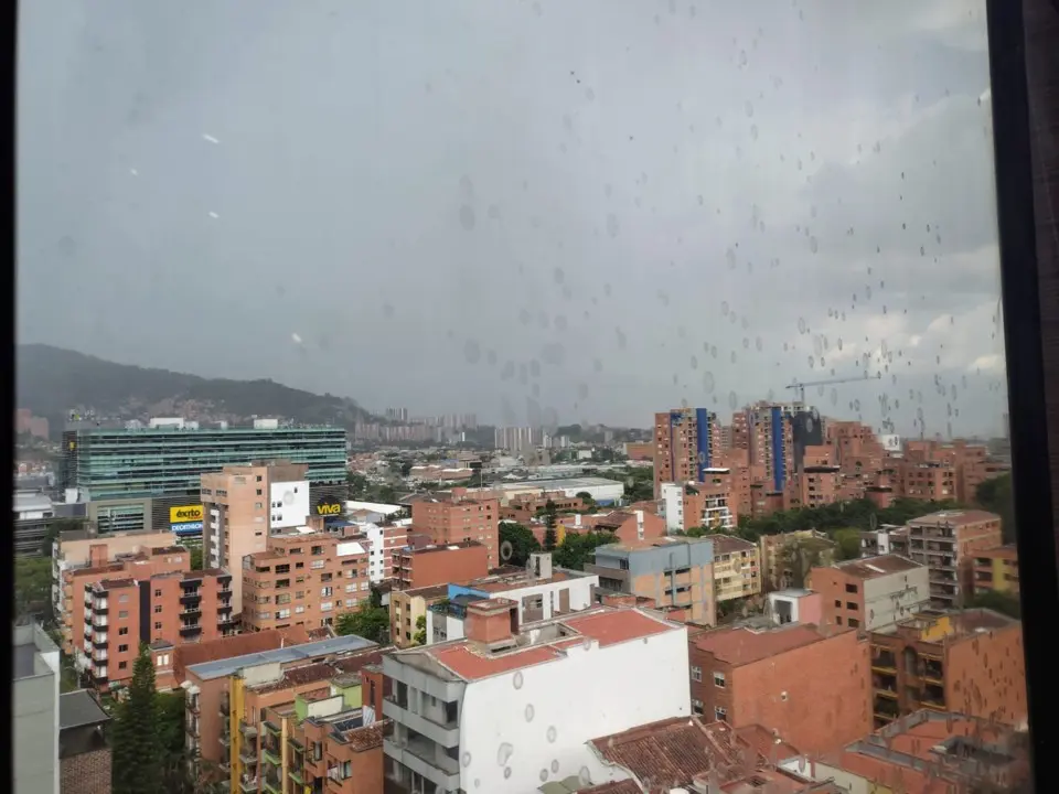Tarde de lluvias y tempestad en Medellín y el Valle de Aburrá 2 lluvias med2