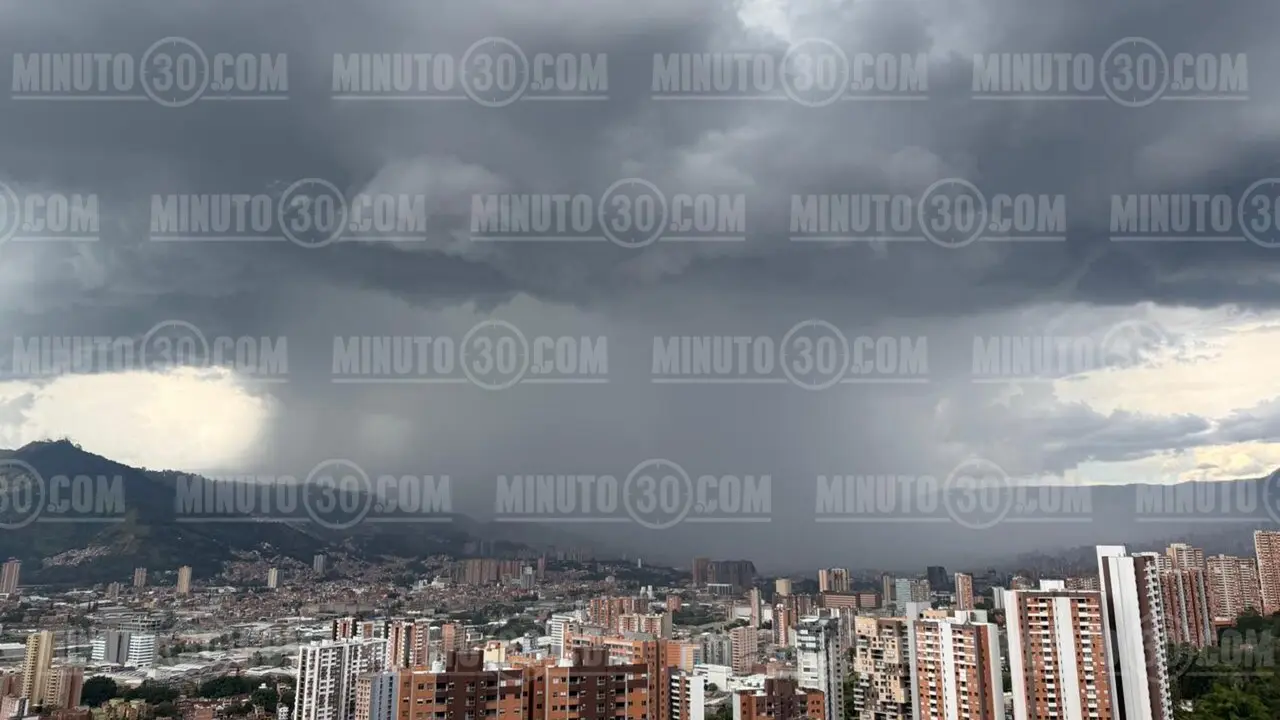 Lluvias se extienden sobre el sur del Valle de Aburrá: SIATA reporta precipitaciones en Medellín, Envigado, Itagüí y Caldas 1 Fuertes lluvias en Medellín, se ven desde Sabaneta