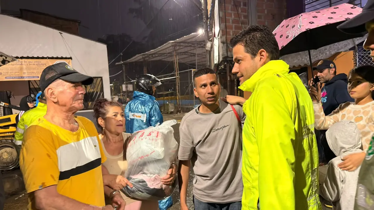 ¡Ya son más de mil personas atendidas! San Cristóbal se suma a las zonas golpeadas por las lluvias en Medellín 1 ¡Ya son más de mil personas atendidas! San Cristóbal se suma a las zonas golpeadas por las lluvias en Medellín