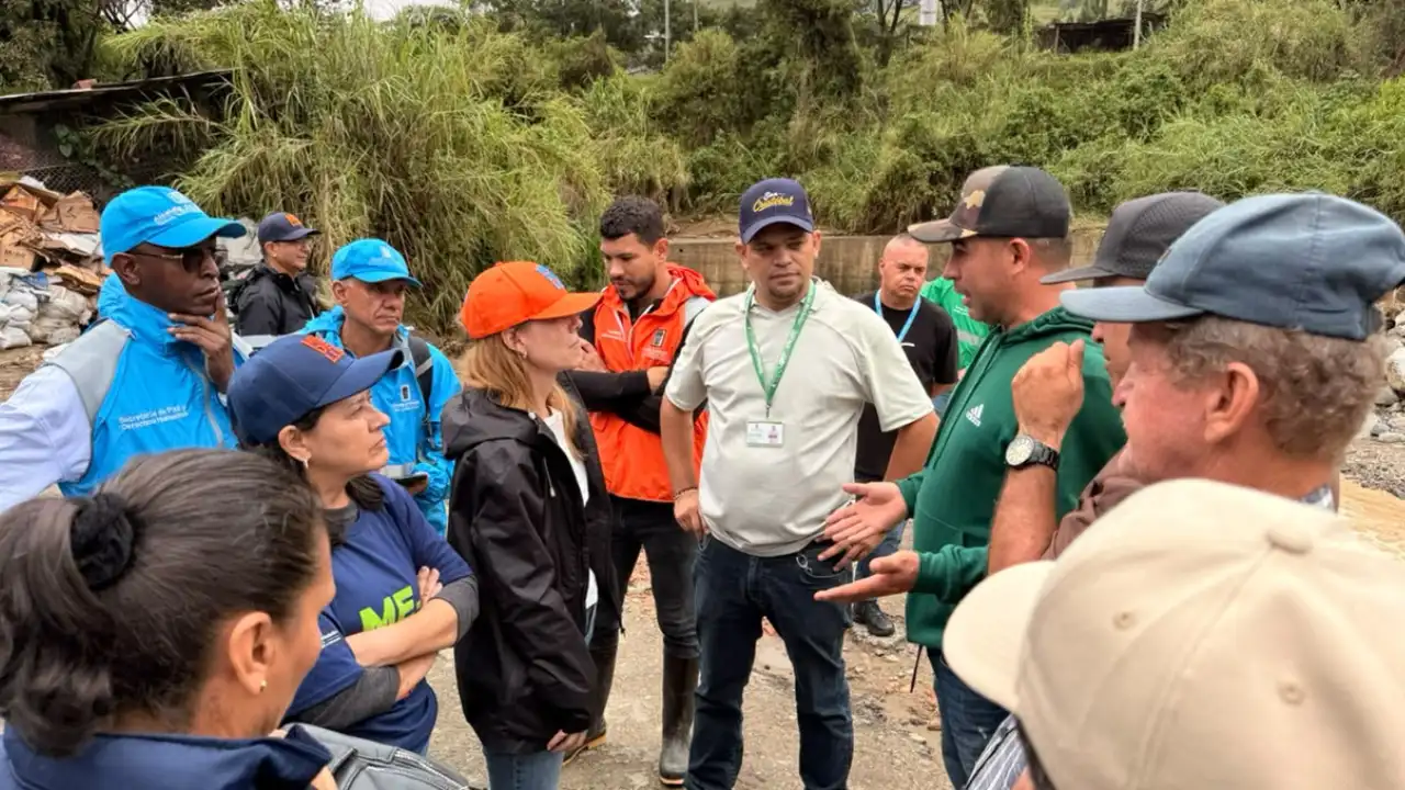 ¡Ya son más de mil personas atendidas! San Cristóbal se suma a las zonas golpeadas por las lluvias en Medellín 4 ¡Ya son más de mil personas atendidas! San Cristóbal se suma a las zonas golpeadas por las lluvias en Medellín