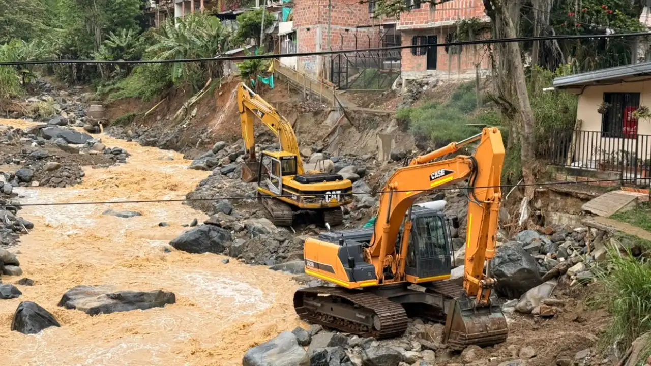 ¡Ya son más de mil personas atendidas! San Cristóbal se suma a las zonas golpeadas por las lluvias en Medellín 3 ¡Ya son más de mil personas atendidas! San Cristóbal se suma a las zonas golpeadas por las lluvias en Medellín