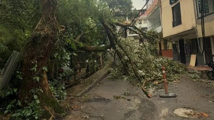 Así están las vías en Medellín este sábado 10 de octubre: cierres y pasos restringidos tras secuelas de las fuertes lluvias 5 movil 1