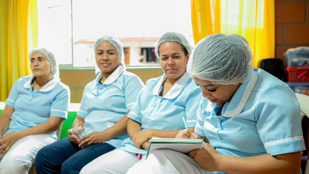 50 mujeres de Medellín arrancan formación para lograr su autonomía económica 2 50 mujeres de Medellín arrancan formación para lograr su autonomía económica