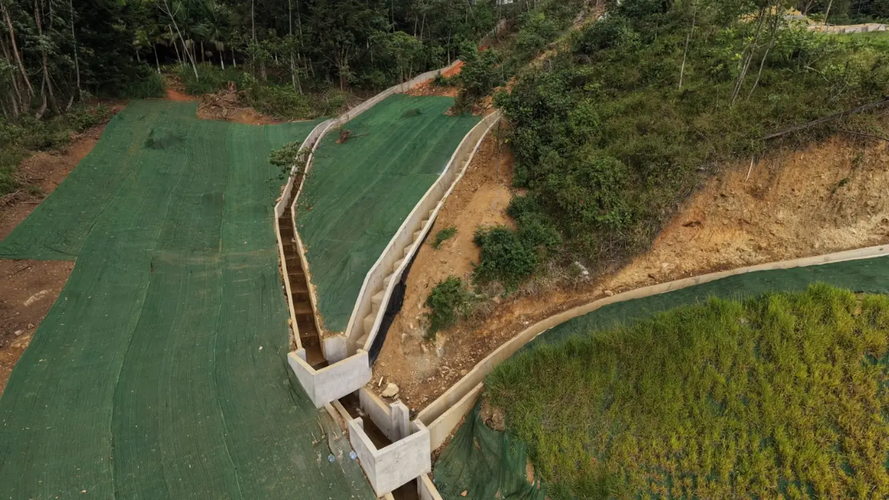 Terminó la obra en Los Balsos: lo que cambió en la ladera tras el movimiento en masa 2 Terminó la obra en Los Balsos: lo que cambió en la ladera tras el movimiento en masa
