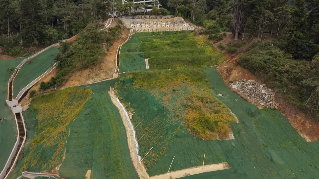 Terminó la obra en Los Balsos: lo que cambió en la ladera tras el movimiento en masa 4 Terminó la obra en Los Balsos: lo que cambió en la ladera tras el movimiento en masa