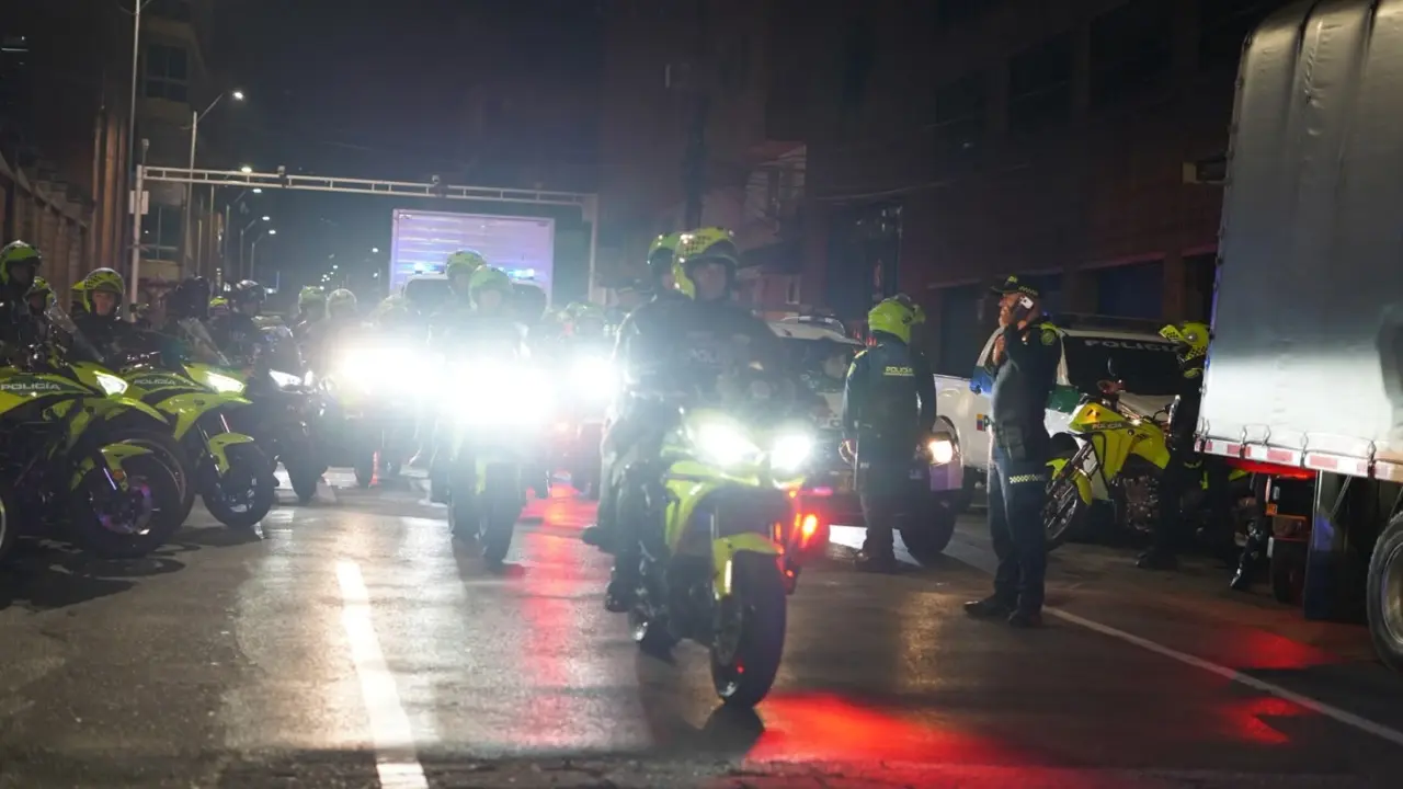 ¡Se armó la redada! Cayeron 10 joyitas y decomisaron 200 armas blancas en pleno centro de Medellín 1 ¡Se armó la redada! Cayeron 10 joyitas y decomisaron 200 armas blancas en pleno centro de Medellín
