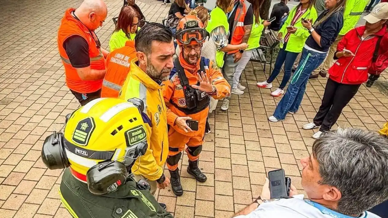 ¡Medellín puso a prueba su respuesta ante emergencias! 470 mil personas participaron en el Simulacro Nacional 1 ¡Medellín puso a prueba su respuesta ante emergencias! 470 mil personas participaron en el Simulacro Nacional