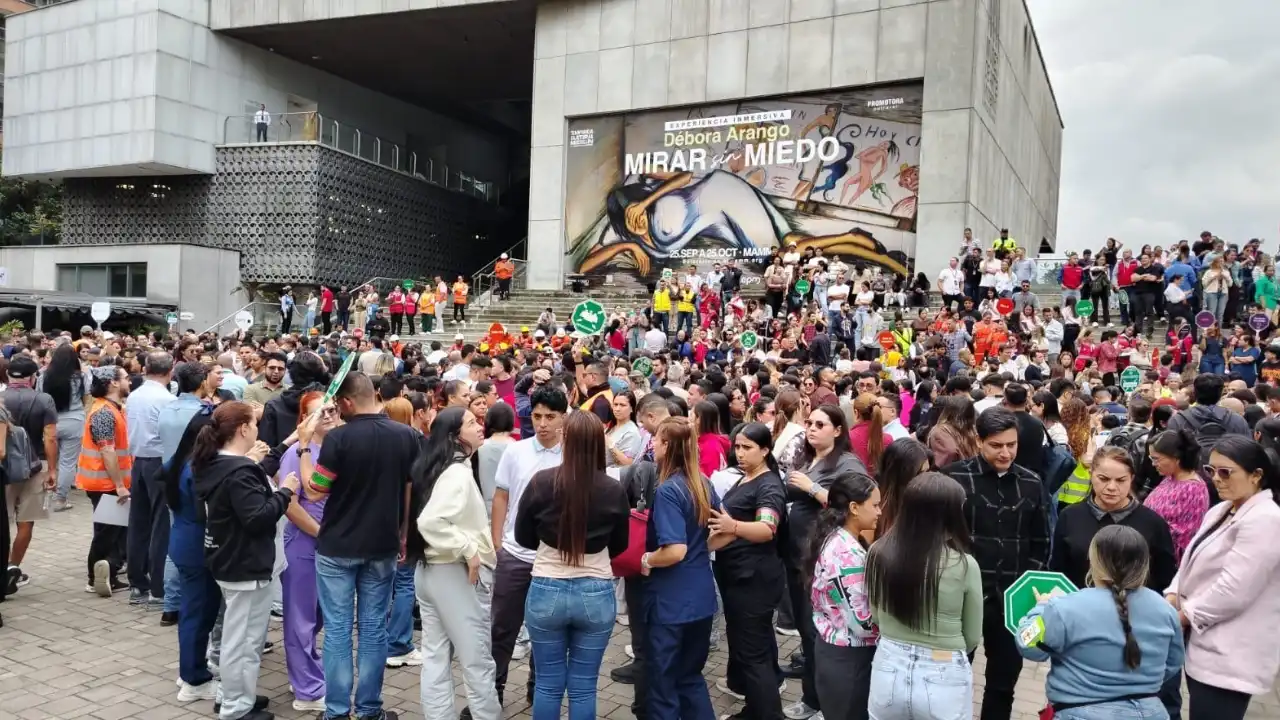 ¡Medellín puso a prueba su respuesta ante emergencias! 470 mil personas participaron en el Simulacro Nacional 2 ¡Medellín puso a prueba su respuesta ante emergencias! 470 mil personas participaron en el Simulacro Nacional