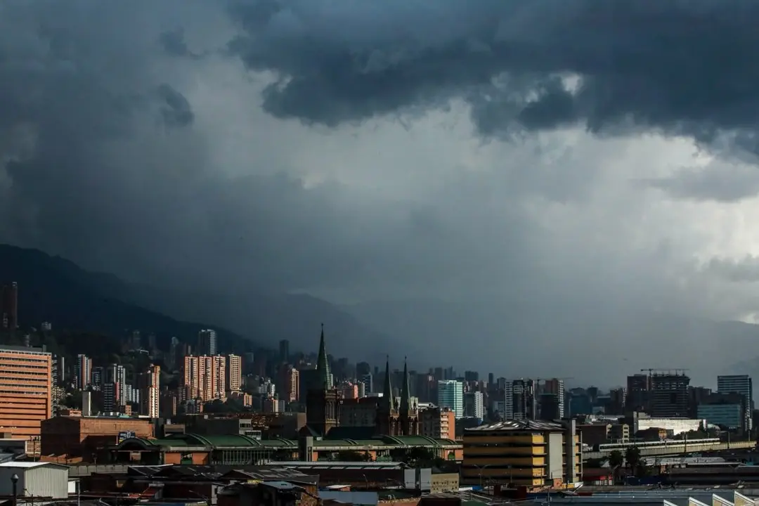 SIATA registró 263 descargas eléctricas durante las lluvias del 5 de octubre en el Valle de Aburrá 1 tormenta3