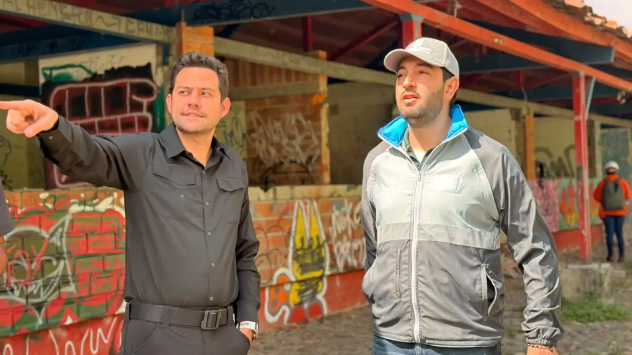 Eran foco de drogas al lado de un colegio: tumban las antiguas pesebreras de Dayro Chica 1 Eran foco de drogas al lado de un colegio: tumban las antiguas pesebreras de Dayro Chica