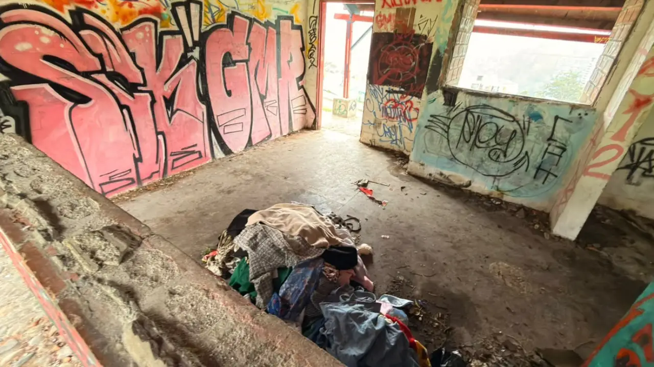 Eran foco de drogas al lado de un colegio: tumban las antiguas pesebreras de Dayro Chica 4 Eran foco de drogas al lado de un colegio: tumban las antiguas pesebreras de Dayro Chica