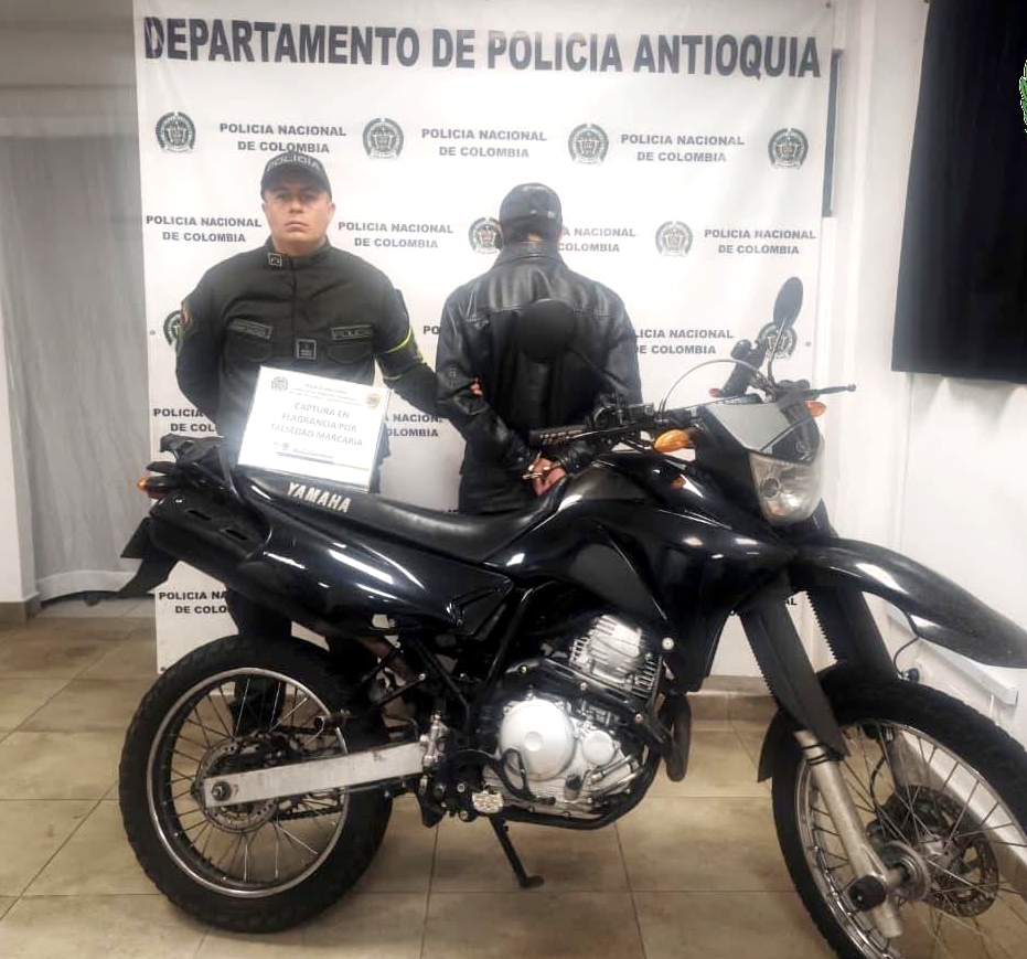 Túnel de Occidente: captura por falsedad marcaria, moto incautada