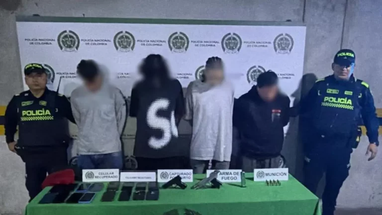 Le avisó a la Policía tras escuchar el robo en una videollamada: cayeron cuatro en el barrio Jesús