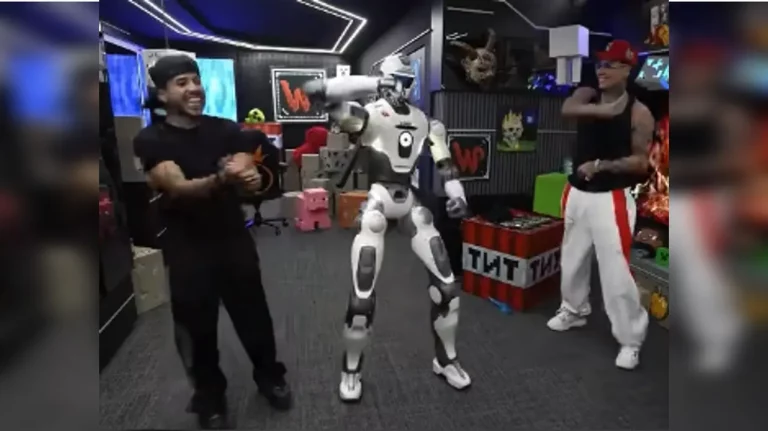 ¡Fuera de control! Robot humanoide desata el caos en vivo: mandó al piso a Westcol y enfureció a Blessd 12 westcol blessd y el robot